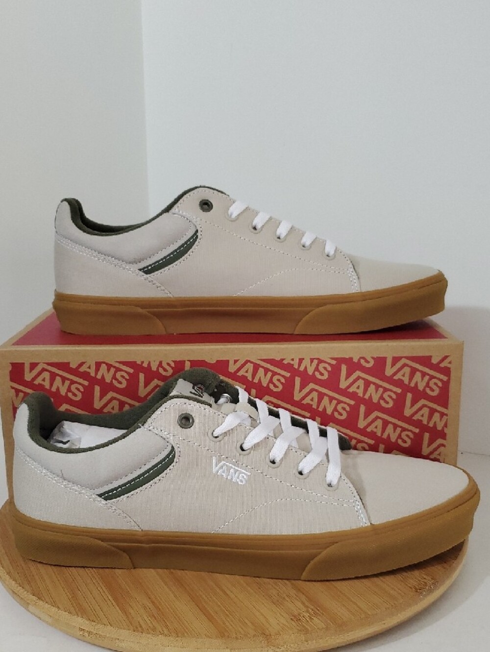 Vans Men's Seldan Casual Sneakers Gum Sole  Grape Leaf Size 12 NIB